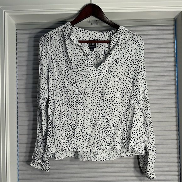 Gap white shirt with black polka dots G-26 - Picture 1 of 3